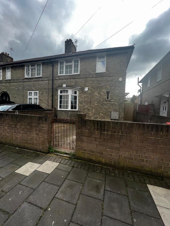 Good Priced Double Rooms In Sherperds Bush Londra Exterior foto